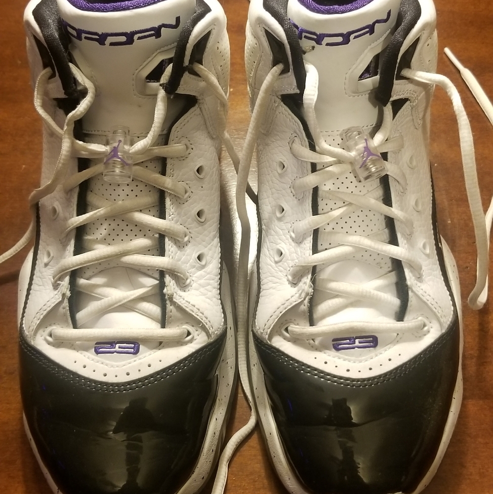 MEN'S NIKE AIR JORDANS BASKETBALL SHOES SZ.8